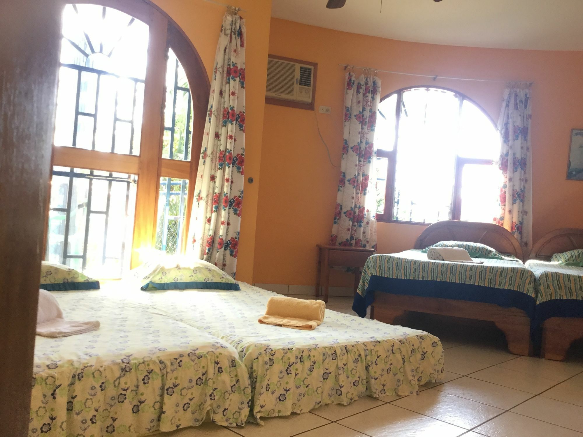 La Perlita Bed and Breakfast Jacó Exteriör bild
